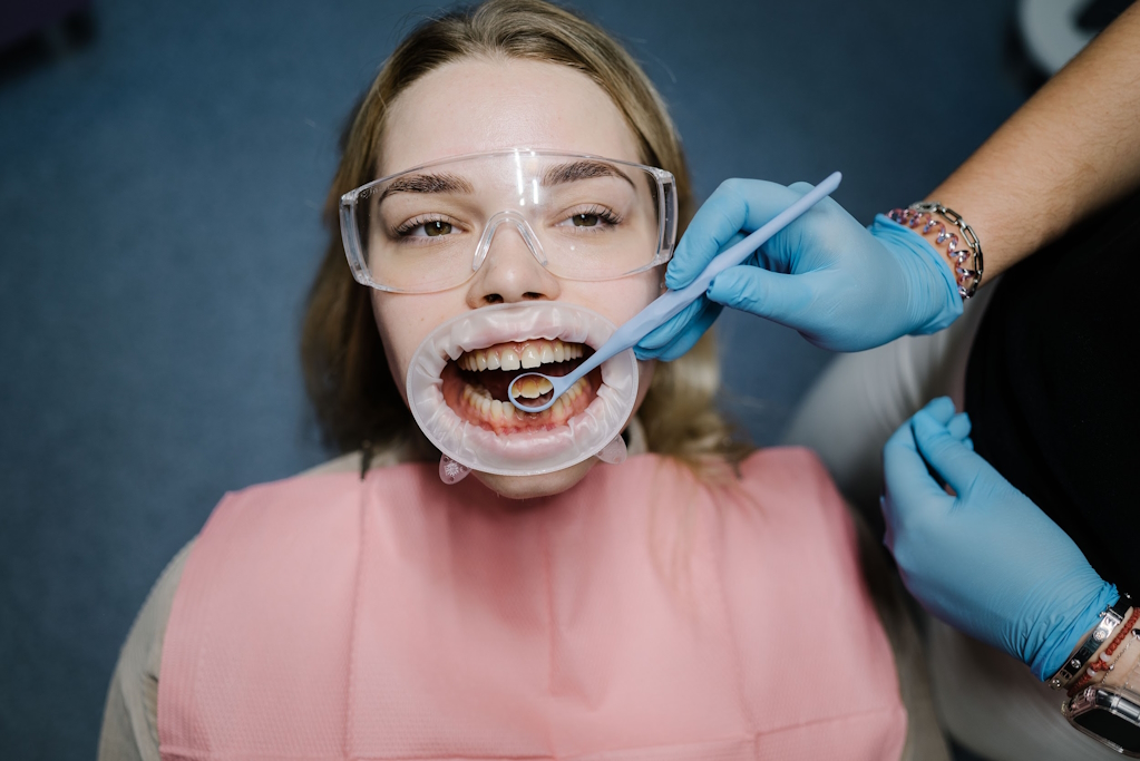 Професійне чищення зубів і порожнини рота: чому цим нехтують?